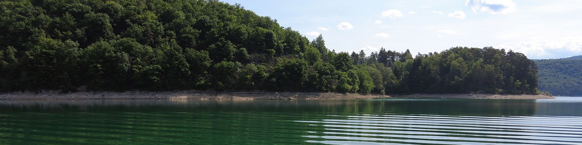 vue du lac de Vouglans à Maisod